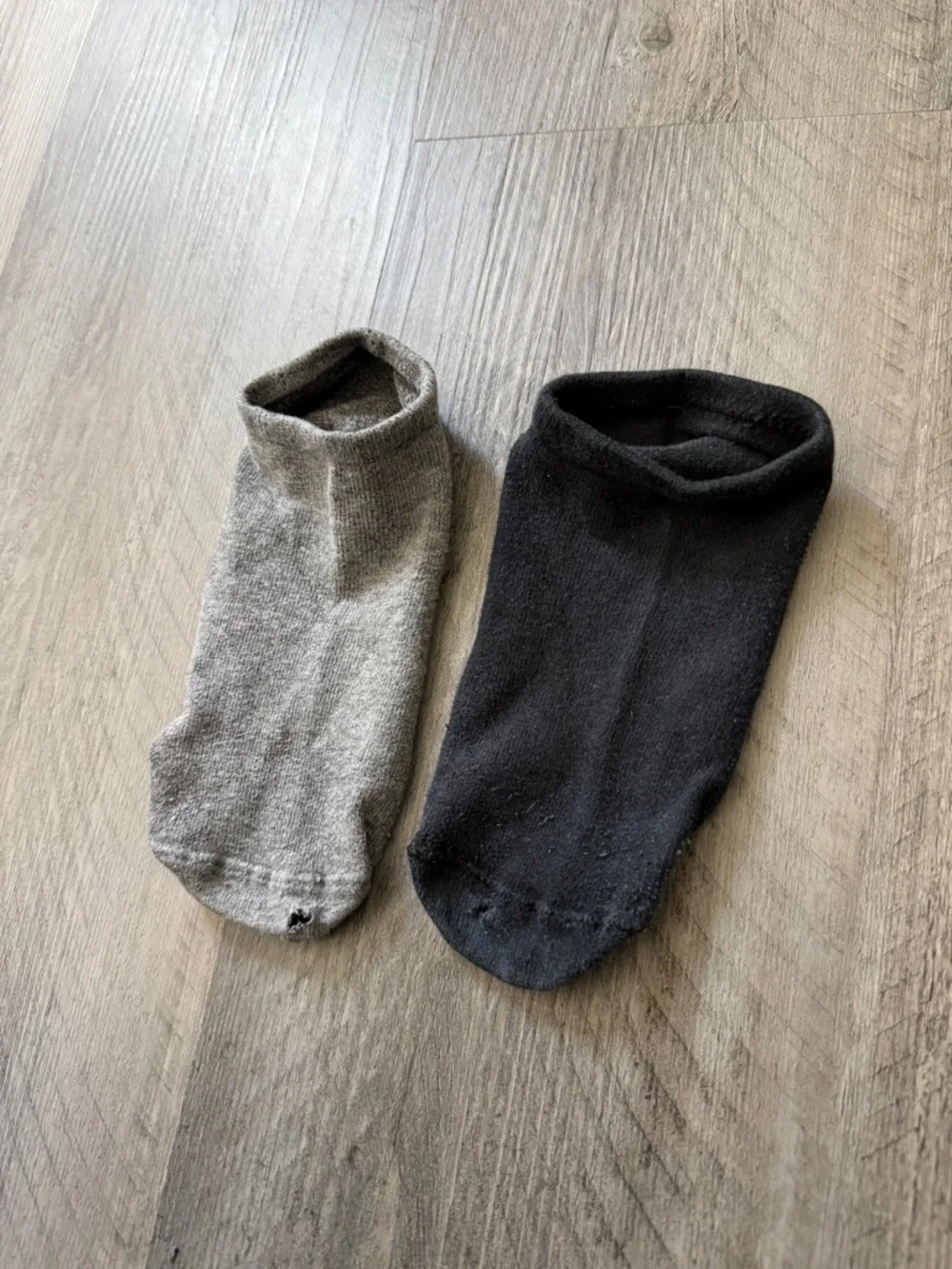 Mismatched Black Gray Ankle Socks Gym Workout Used Women’s Athleisure